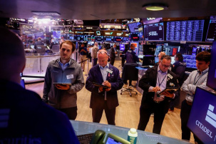 Traders work on the floor of the New York Stock Exchange (NYSE) in New York City, U.S., July 6, 2026. REUTERS/Jeenah Moon