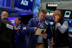 Traders work on the floor of the New York Stock Exchange (NYSE) in New York City, U.S., August 4, 2026. REUTERS/Jeenah Moon